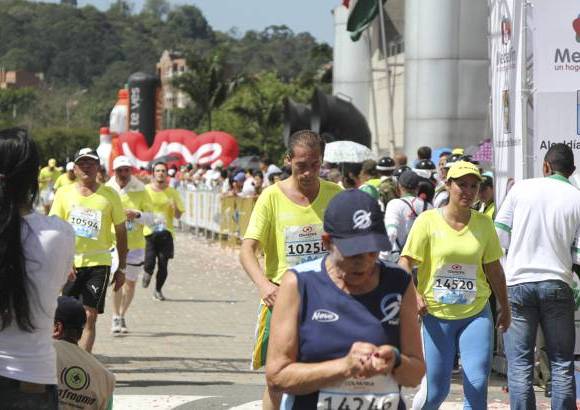 Esteban Jaramillo y Sebastián Salazar - Más de 10 mil competidores se dieron cita en esta histórica cita deportiva que se corría en las modalidades de 5, 10, 21 y 42 kilómetros.