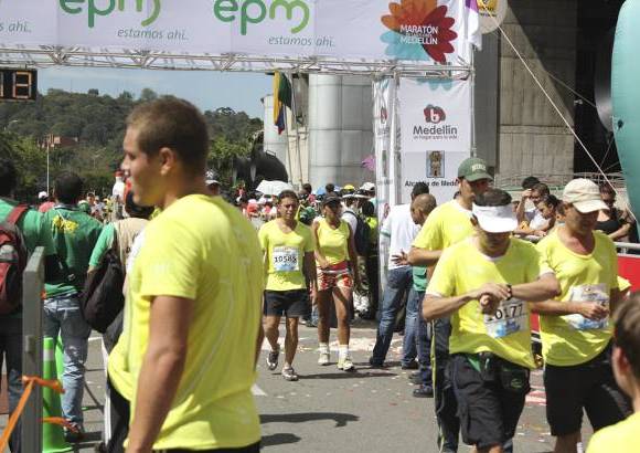 Esteban Jaramillo y Sebastián Salazar - Más de 10 mil competidores se dieron cita en esta histórica cita deportiva que se corría en las modalidades de 5, 10, 21 y 42 kilómetros.