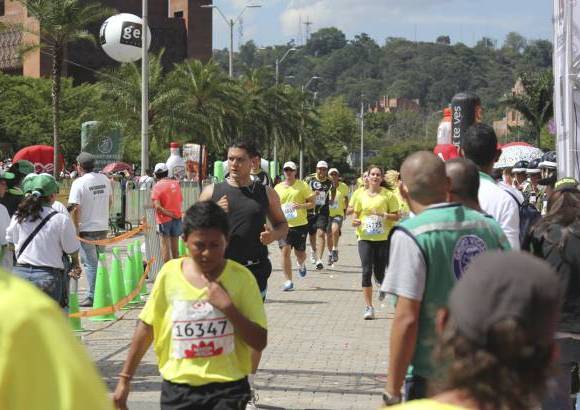 Esteban Jaramillo y Sebastián Salazar - Más de 10 mil competidores se dieron cita en esta histórica cita deportiva que se corría en las modalidades de 5, 10, 21 y 42 kilómetros.