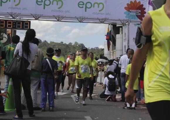 Esteban Jaramillo y Sebastián Salazar - Más de 10 mil competidores se dieron cita en esta histórica cita deportiva que se corría en las modalidades de 5, 10, 21 y 42 kilómetros.