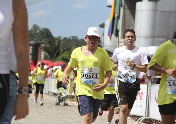 Esteban Jaramillo y Sebastián Salazar - Más de 10 mil competidores se dieron cita en esta histórica cita deportiva que se corría en las modalidades de 5, 10, 21 y 42 kilómetros.