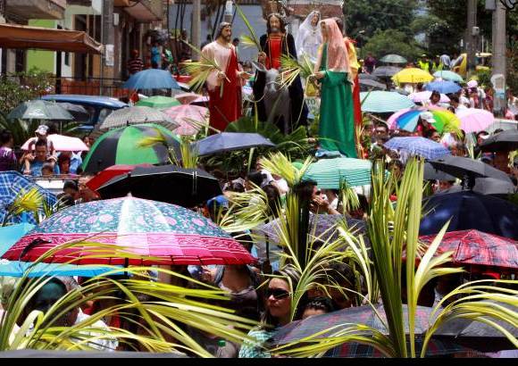 Foto Jaime P&#233;rez - Miles de personas asistieron en la ciudad a la procesi&#243;n del Domingo de Ramos.