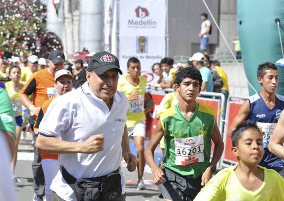 Esteban Jaramillo y Sebastián Salazar - Más de 10 mil competidores se dieron cita en esta histórica cita deportiva que se corría en las modalidades de 5, 10, 21 y 42 kilómetros