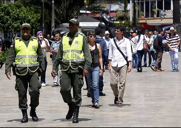FOTO EL COLOMBIANO - El Parque de las Esculturas se convirti&#243; en referente cultural y tur&#237;stico de Medell&#237;n, y en ejemplo de recuperaci&#243;n social. Las esculturas est&#225;n en a la vista y alcance de todos los visitantes, que suelen tomarse fotos al lado de los &quot;gordos&quot; de Botero.