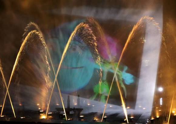 R&#243;binson S&#225;enz - El espect&#225;culo gratuito de la fuente cibern&#233;tica, que presenta la historia de Copet&#243;n y G&#243;tica, se prende este jueves a las 8:30 p.m.