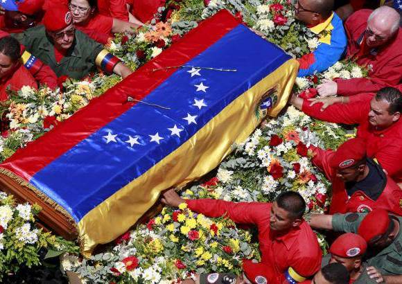 AP - Miles de venezolanos se tomaron las calles de Caracas para dar su &#250;ltimo adi&#243;s al presidente Hugo Ch&#225;vez.