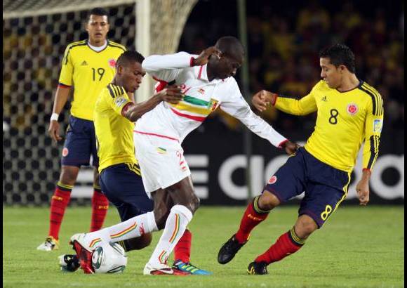 Colprensa - Aparte del dominio de Colombia, la caracter&#237;stica del juego fue la pierna fuerte por lo que ocho jugadores, cinco de ellos de Mal&#237;, terminaron con tarjetas amarillas.