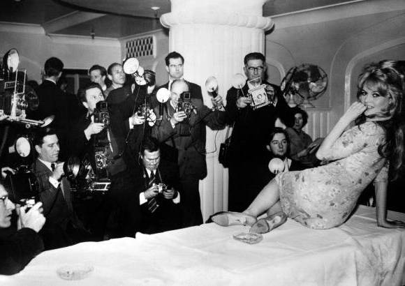 AFP - Foto tomada en abril de 1959 en Londres, cuando la actriz filmaba la pel&#237;cula &quot;Babette s&#39;en va-t-en guerre&quot; (Babette se va a la guerra).