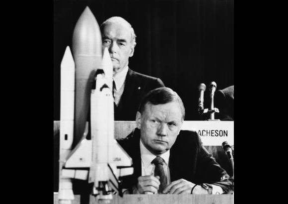 AP - Neil Armstrong fue vicepresidente de la comisi&#243;n especial que investig&#243; la tr&#225;gica explosi&#243;n del trasbordador espacial Challenger, ocurrida segundos despu&#233;s de su despegue el 28 de enero 1986.