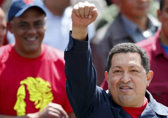 Reuters - El presidente de Venezuela y candidato a la reelecci&#243;n, Hugo Ch&#225;vez, vot&#243; en el colegio Manuel Palacio Fajardo, en la zona popular del 23 de Enero, en el oeste de Caracas.