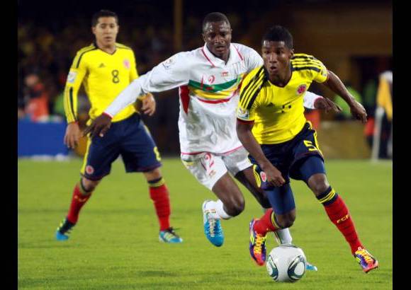 Colprensa - Por momentos, Colombia le regal&#243; el bal&#243;n al rival y puso en peligro el resultado. Por fortuna, al final el anfitri&#243;n gan&#243;, sum&#243; tres puntos y sigue de fiesta en Bogot&#225;.