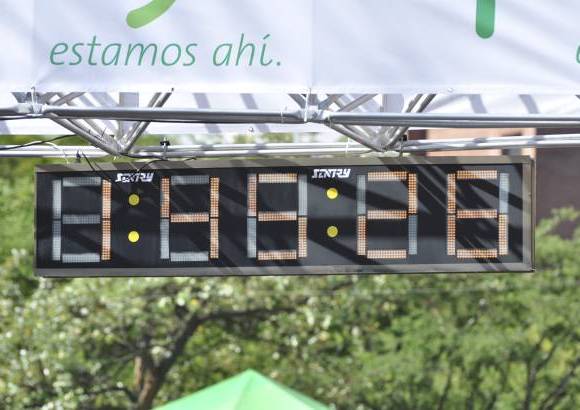 Esteban Jaramillo y Sebasti&#225;n Salazar - M&#225;s de 10 mil competidores se dieron cita en esta hist&#243;rica cita deportiva que se corr&#237;a en las modalidades de 5, 10, 21 y 42 kil&#243;metros.