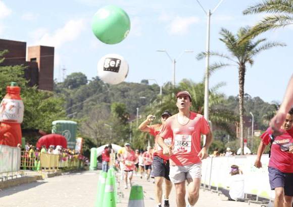 Esteban Jaramillo y Sebasti&#225;n Salazar - M&#225;s de 10 mil competidores se dieron cita en esta hist&#243;rica cita deportiva que se corr&#237;a en las modalidades de 5, 10, 21 y 42 kil&#243;metros.