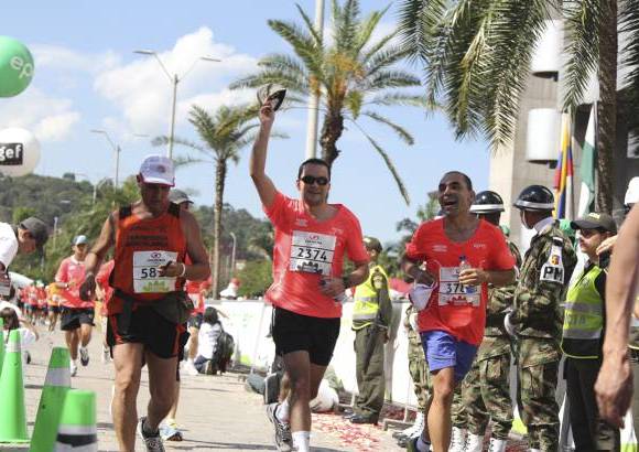 Esteban Jaramillo y Sebasti&#225;n Salazar - M&#225;s de 10 mil competidores se dieron cita en esta hist&#243;rica cita deportiva que se corr&#237;a en las modalidades de 5, 10, 21 y 42 kil&#243;metros.