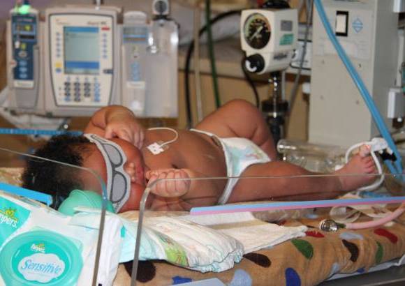 AP - JaMichael Brown nació el pasado viernes en la ciudad de Longview, Texas y los médicos de la unidad neonatal del hospital Buen Pastor dijeron que era el recién nacido más grande que habían visto.