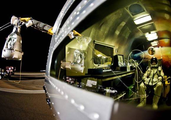 Reuters - Baumgartner viajar&#237;a a velocidad supers&#243;nica durante alrededor de un minuto antes de llegar a una parte m&#225;s densa de la atm&#243;sfera que frenar&#237;a su velocidad.