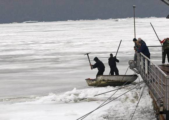 Reuters - Nikola Marjanovic, empleado del servicio de aguas de Serbia, aseguró que no hay razón para alarmarse, aunque la situación debe ser vigilada cuidadosamente. "En este momento no sabemos qué pasará", dijo.
