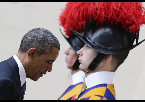 Reuters - El Papa con el que Obama conversó es distinto al último que lo recibió. En 2009 visitó a Benedicto XVI en una reunión que fue cordial pero que no generó expectativas debido a las diferencias entre la iglesia y Obama en el tema del aborto.
