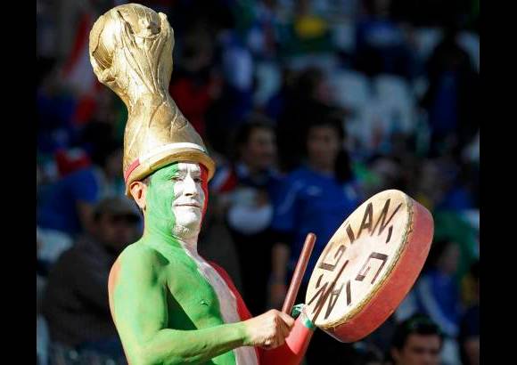 Reuters - El hecho de que Italia no haya podido superar a un rival de grandes limitaciones técnicas como Nueva Zelanda representó otra mancha para los grandes de Europa, que están cosechando resultados muy pobres.