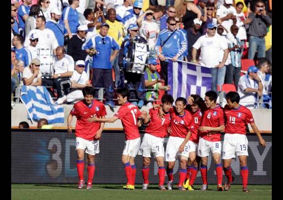 Reuters - Ambos pa&#237;ses se enfrentan a una complicada tarea para clasificarse a la siguiente fase ya que el grupo lo completan Argentina y Nigeria, favoritos a priori, y que se enfrentaban tambi&#233;n el s&#225;bado.