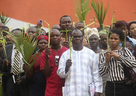 AP - Cat&#243;licos en Lagos, Nigeria, durante la procesi&#243;n de Domingo de Ramos.