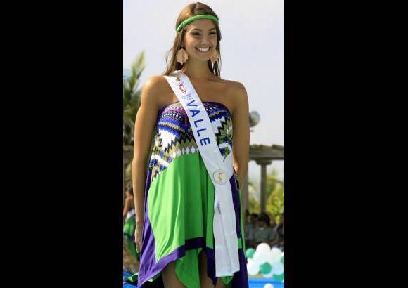 Colprensa - En un acto muy sobrio, las 26 candidatas al Concurso Nacional de Belleza, desfilaron para las familias y el cuerpo de Polic&#237;a. Al final, hubo un veredicto que escogi&#243; la predilecta del jurado.
