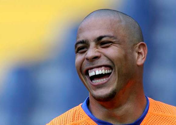 Reuters - Ronaldo pasó a ser llamado Fenómeno por los muchos goles anotados desde los 17 años, pero el sobrenombre también podría describir la capacidad del atacante de recuperarse de graves lesiones y volver a brillar cuando nadie creía en él.