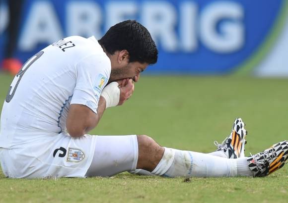 - El mordisco del uruguayo Luis Su&#225;rez al italiano Giorgio Chiellini.