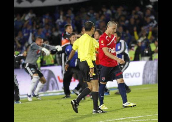 Hern&#225;n Vanegas - Millonarios alcanz&#243; la estrella 14 al superar en la gran final de la Liga Postob&#243;n II-2012 al Independiente Medell&#237;n. Dram&#225;tica definici&#243;n desde los penaltis despu&#233;s de empatar 0-0 en la ida y 1-1 este domingo.