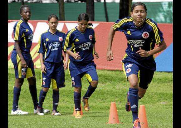 Colprensa - La Selecci&#243;n Colombia Femenina de F&#250;tbol Sub-20 adelantan en Bogot&#225; el &#250;ltimo ciclo de trabajo con miras al Campeonato Suramericano de la categor&#237;a, que se llevar&#225; acabo en Curitiba (Brasil) -del 20 de enero al 5 de febrero- y que entrega dos cupos para la Copa Mundial Femenina Sub-20 de la Fifa Uzbekist&#225;n 2012.