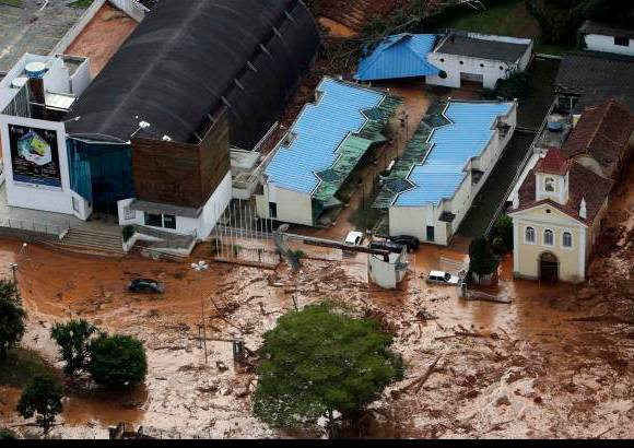 Reuters - El gobernador de R&#237;o de Janeiro, Sergio Cabral, pidi&#243; el env&#237;o urgente de socorristas, helic&#243;pteros y equipos para la remoci&#243;n de lodo y escombros.