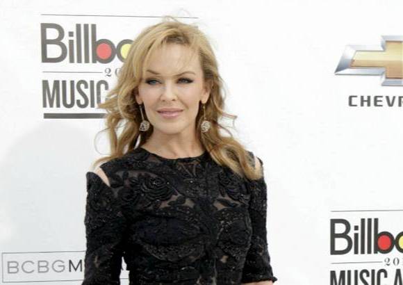 Archivo Reuters - La estrella del pop australiana Kylie Minogue, de 44 a&#241;os, fue diagnosticada con c&#225;ncer de pecho en el 2005, fue operada y se someti&#243; a quimioterapia. Su &quot;Showgirl Homecoming Tour&quot; 2006 represent&#243; su regreso a los escenarios luego de la enfermedad.