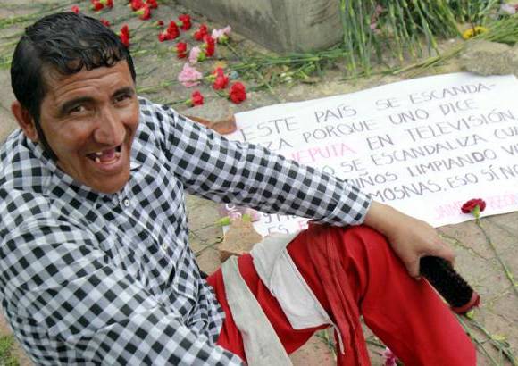 Ra&#250;l Palacios, Colprensa - Luego de 13 a&#241;os del asesinato del periodista y humorista Jaime Garz&#243;n, su familia, amigos y ciudadanos le rindieron un homenaje, en el occidente de Bogot&#225;.