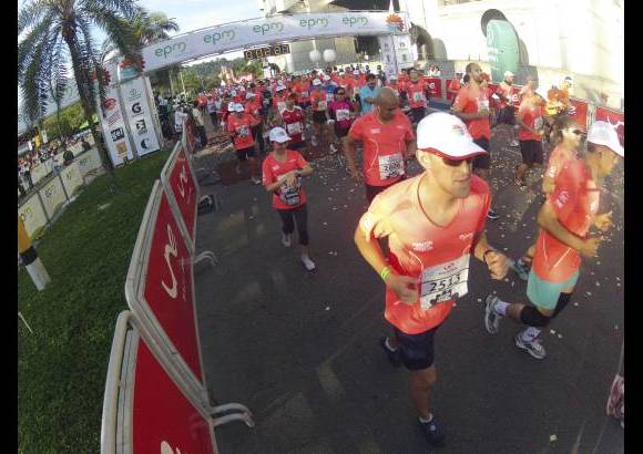 Esteban Jaramillo y Sebastián Salazar - Más de 10 mil competidores se dieron cita en esta histórica cita deportiva que se corría en las modalidades de 5, 10, 21 y 42 kilómetros.