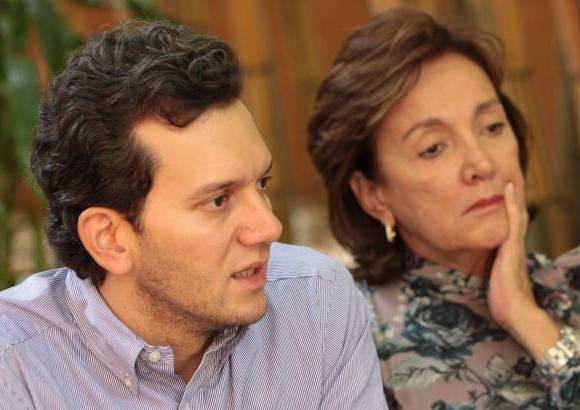 - Alfredo Ramos Maya, hijo menor del exgobernador de Antioquia, Luís Alfredo Ramos, es administrador de negocios de la Universidad Eafit y gerente de la Unidad de Negocios de Grandes Formatos en Tronex SA.