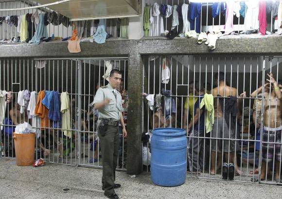 R&#243;binson S&#225;enz - Los calabozos del Palacio de Justicia no est&#225;n habilitados para soportar cargas altas de presos, son sitios s&#243;lo de paso.