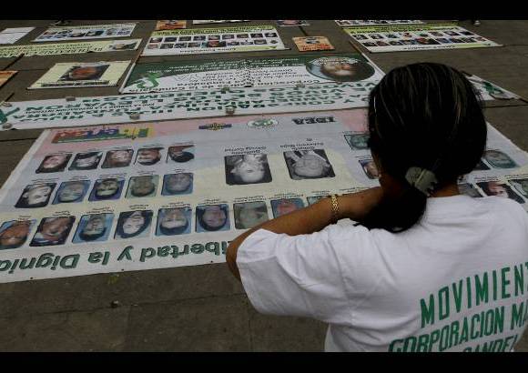 - Los asistentes le exigieron a la guerrilla que diga la verdad sobre los secuestrados, civiles, polic&#237;as y militares, que tienen en su poder y de los que nada se sabe.