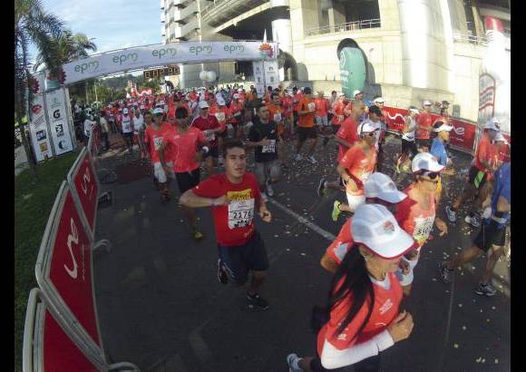 Esteban Jaramillo y Sebastián Salazar - Más de 10 mil competidores se dieron cita en esta histórica cita deportiva que se corría en las modalidades de 5, 10, 21 y 42 kilómetros.