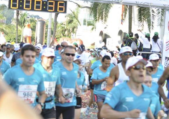 Esteban Jaramillo y Sebastián Salazar - Más de 10 mil competidores se dieron cita en esta histórica cita deportiva que se corría en las modalidades de 5, 10, 21 y 42 kilómetros.