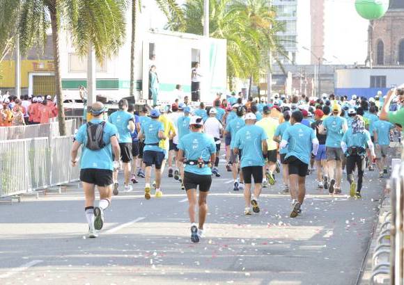 Esteban Jaramillo y Sebastián Salazar - Más de 10 mil competidores se dieron cita en esta histórica cita deportiva que se corría en las modalidades de 5, 10, 21 y 42 kilómetros.