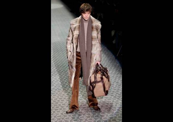 AP - Gucci recupera el lujo y la elegencia en su nueva colecci&#243;n masculina.