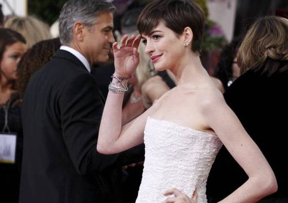 Reuters - Anne Hathaway con su Chanel 2009, un dos piezas en blanco brillante.