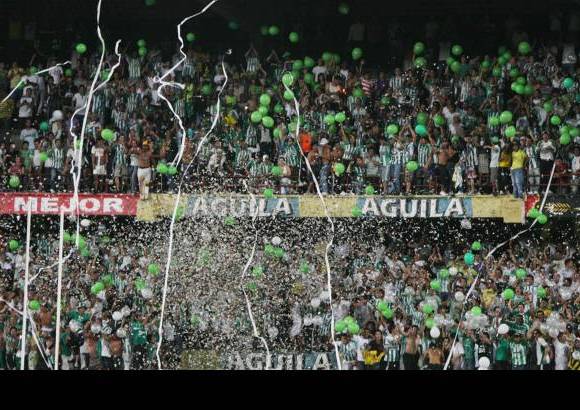 Juan Antonio Sánchez - Hasta Cúcuta, donde Nacional debió jugar tras no poder con otro escenario, llegaron los fieles seguidores verdolagas para alentar a su equipo, recordando aquel 31 de mayo de 1989, año en el que Nacional conquistó la Copa Libertadores en El Campín de Bogotá.