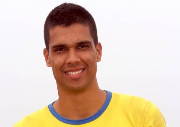 Cortes&#237;a Canal Caracol - JHON ALEXANDER JIM&#201;NEZ: Profesor de educaci&#243;n f&#237;sica en un colegio de Pereira. Sue&#241;a con ser jugador profesional de voleibol. Afirma que Risaralda est&#225; por encima de las dem&#225;s regiones de Colombia.
