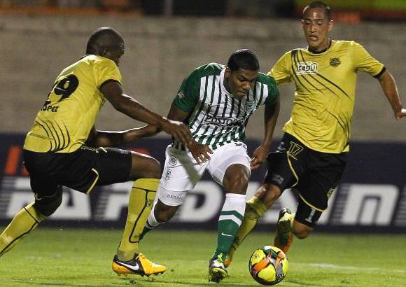 FOTOS JAIME PÉREZ - Orlando Berrío fue desequilibrante en el ataque y sirvió el pase para el segundo gol de la noche.