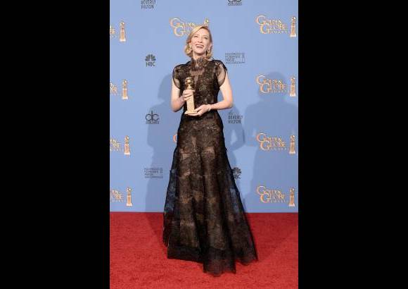 AFP - Cate Blanchett/Dise&#241;ador: Armani. Los Globos de Oro dejaron una alfombra roja con vestidos que se destacaron y colores que predominaron como el rojo y el negro. La elegancia y la naturalidad marcaron los premios que tuvieron ganadores en el dise&#241;o y causaron sorpresa.