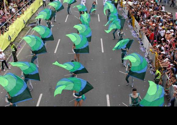 Jaime Pérez - Danzas y mucha alegría en el Desfile.