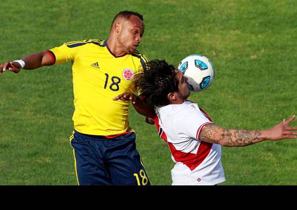 Reuters - 6 opciones de gol desperdici&#243; Colombia, incluyendo el penalti y dos postazos.