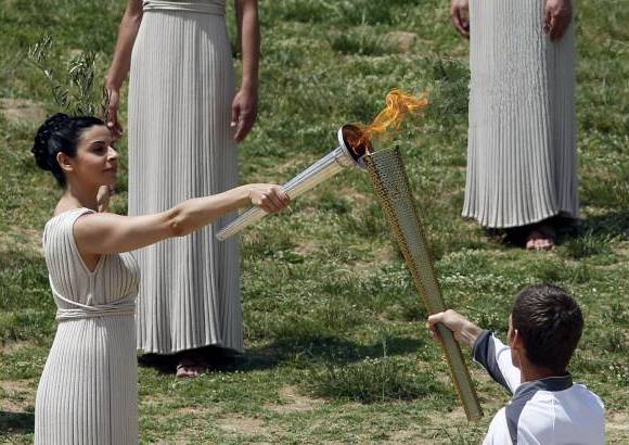 Foto Reuters - El acto se ha celebrado cuando Grecia vive una dif&#237;cil situaci&#243;n econ&#243;mica, bordeando la bancarrota, y pol&#237;tica, debido al descontento de los ciudadanos griegos por las pol&#237;ticas de austeridad aplicadas en los &#250;ltimos dos a&#241;os.