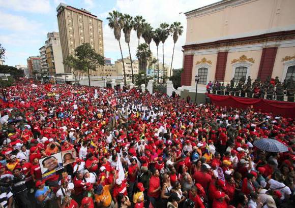 AP - Los seguidores de Hugo Chávez celebraron este jueves el inicio simbólico de su nuevo mandato presidencial en Venezuela.